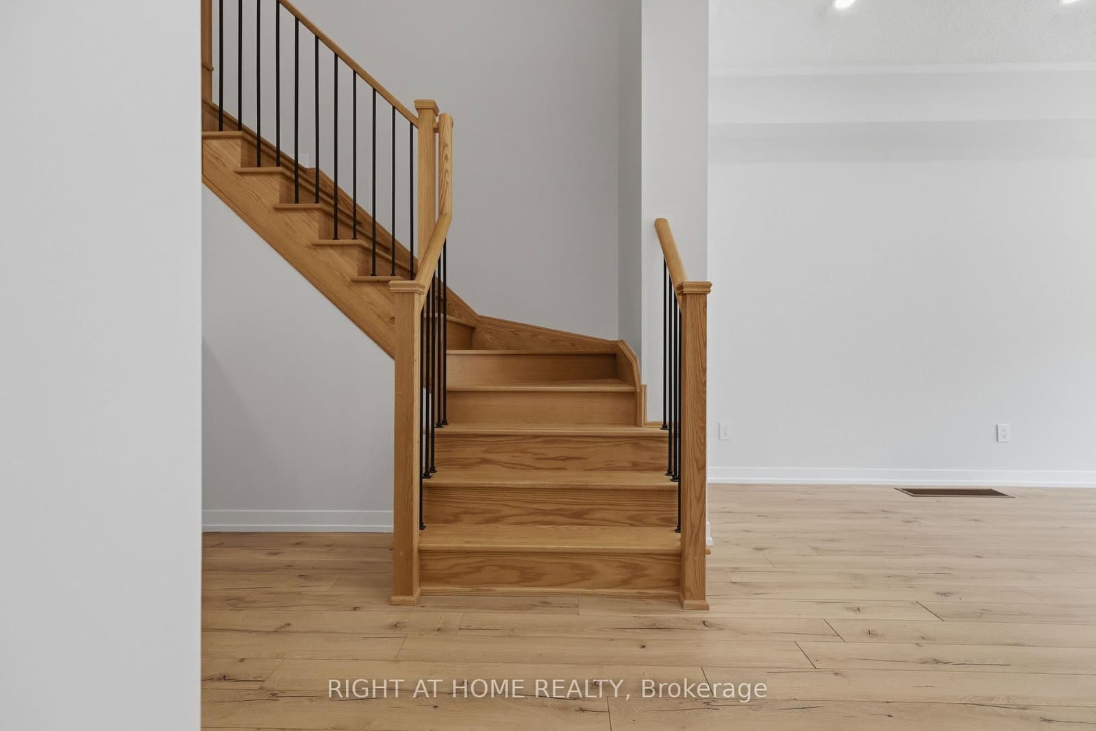 206 Harding Park Street thumbnail 15