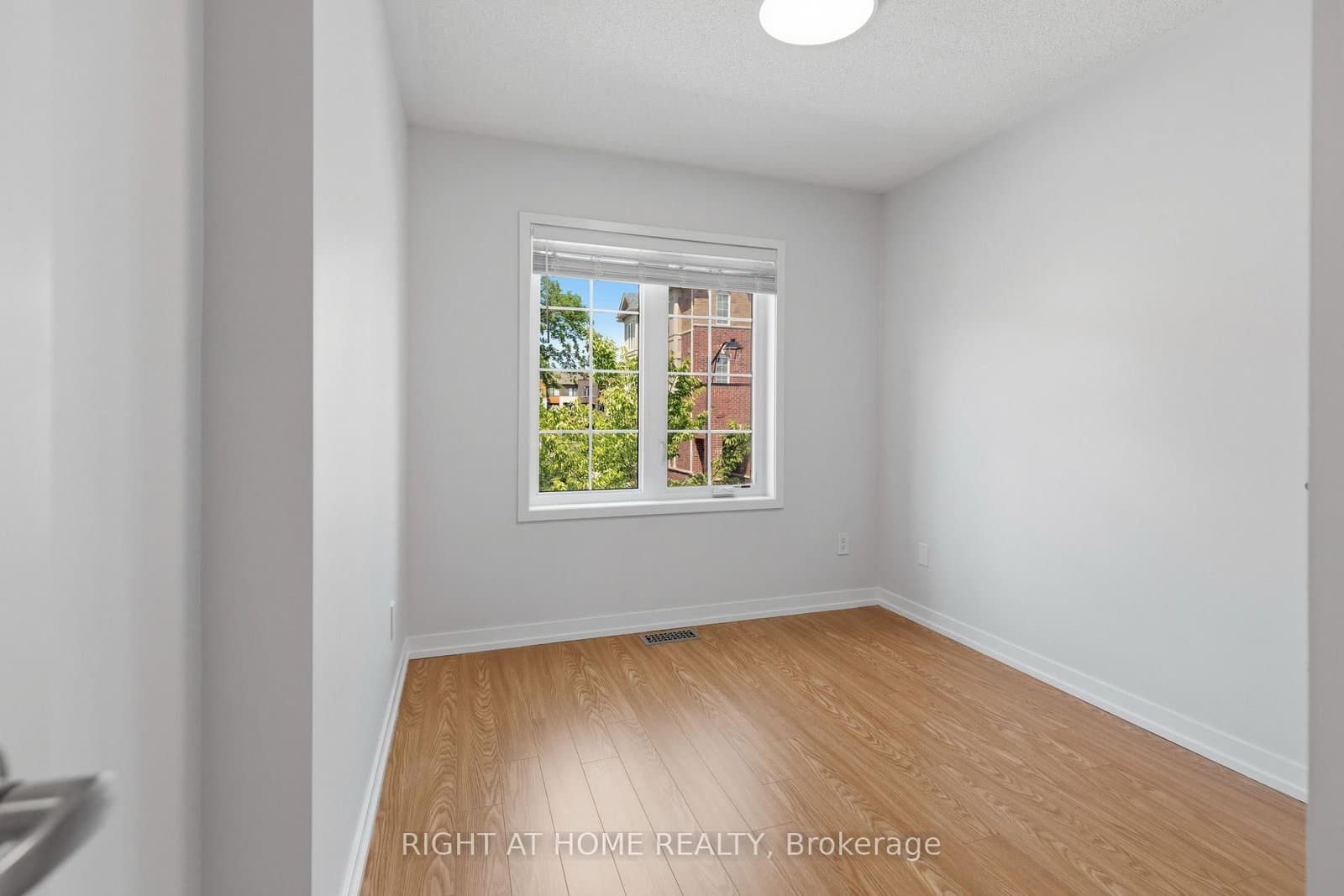206 Harding Park Street thumbnail 17