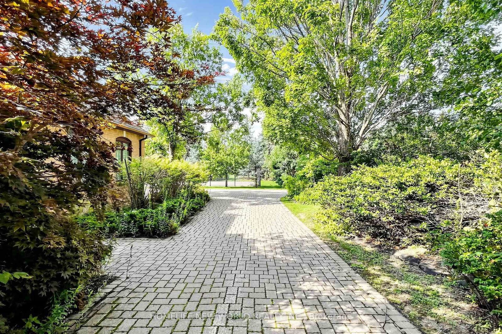 27 Walnut Glen Place thumbnail 2
