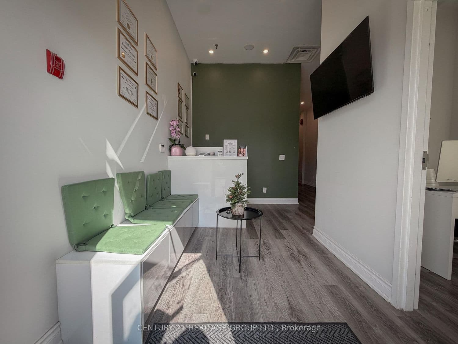 9737 Yonge Street, Unit 208 thumbnail 2