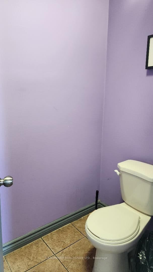 300 Holland Street W, Unit 101 thumbnail 12