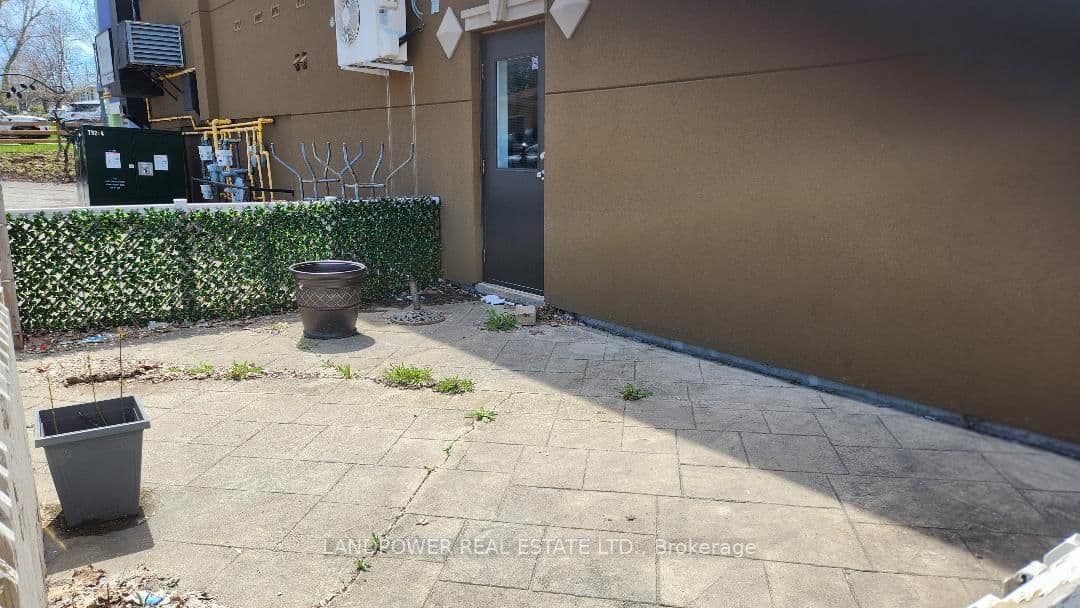 300 Holland Street W, Unit 101 thumbnail 13