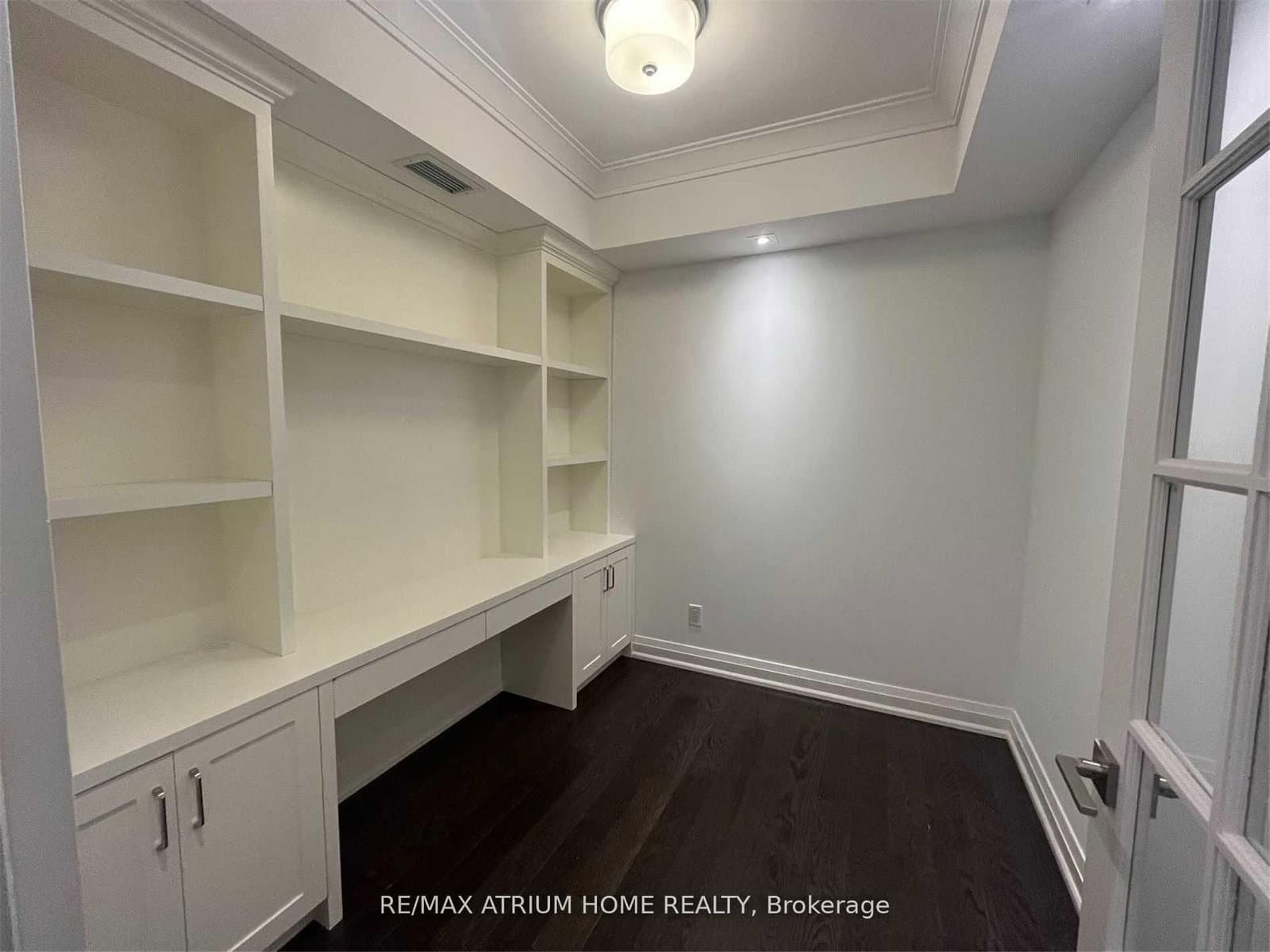 15 Stollery Pond Crescent, Unit 711 thumbnail 6