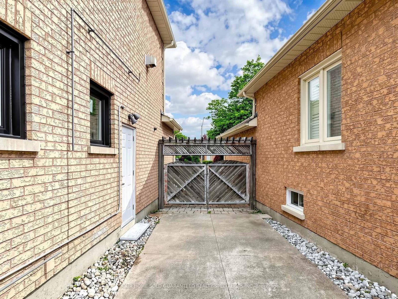 235 Caproni Drive, Unit Lower Unit thumbnail 19