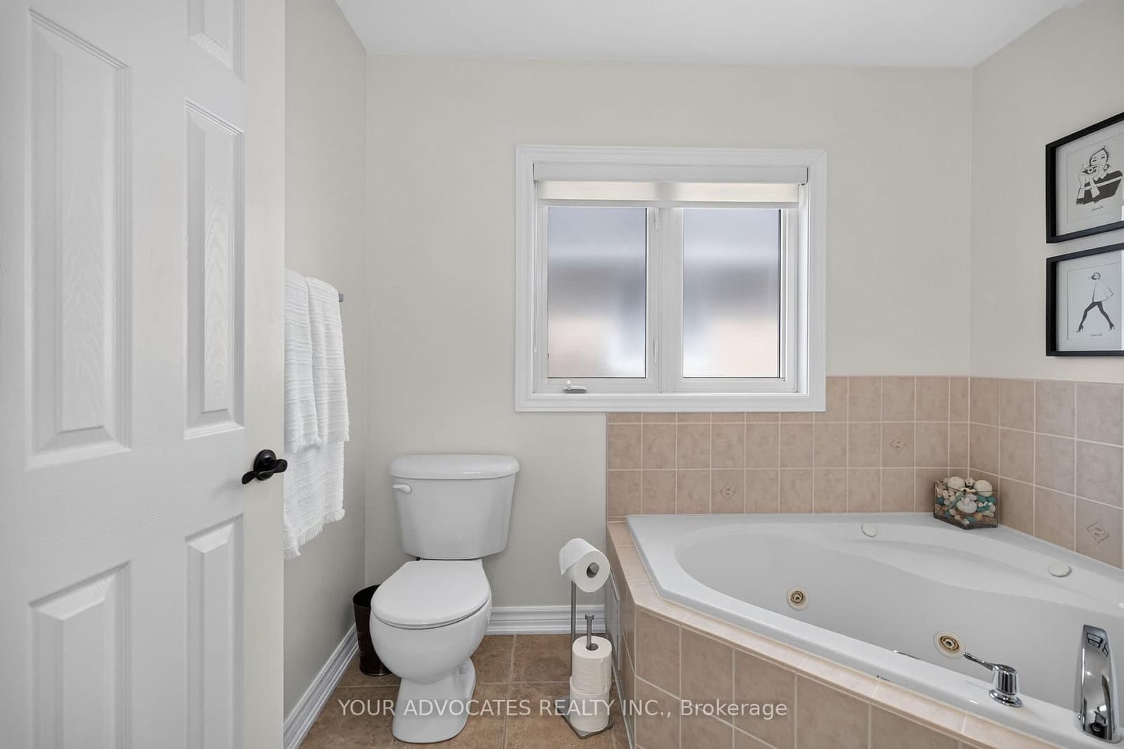 228 Twin Hills Crescent thumbnail 18
