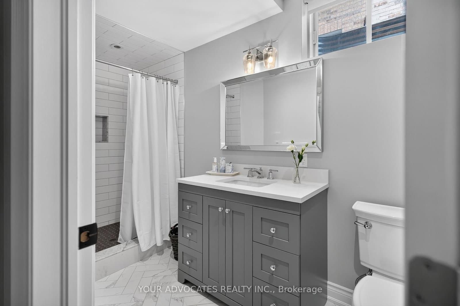 228 Twin Hills Crescent thumbnail 30
