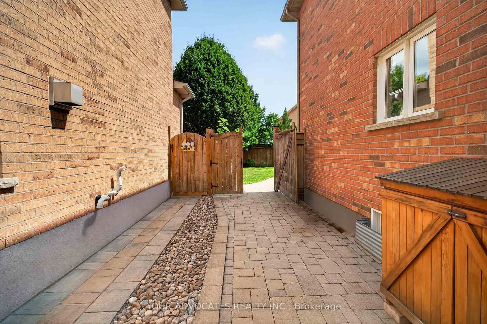 228 Twin Hills Crescent thumbnail 32