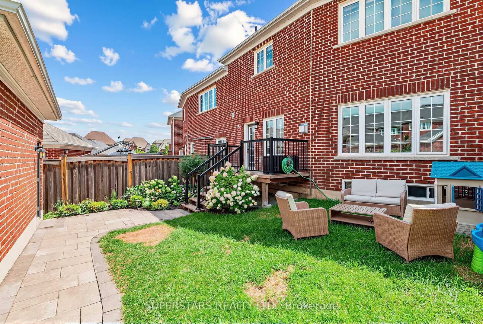 239 Angus Glen Boulevard thumbnail 35