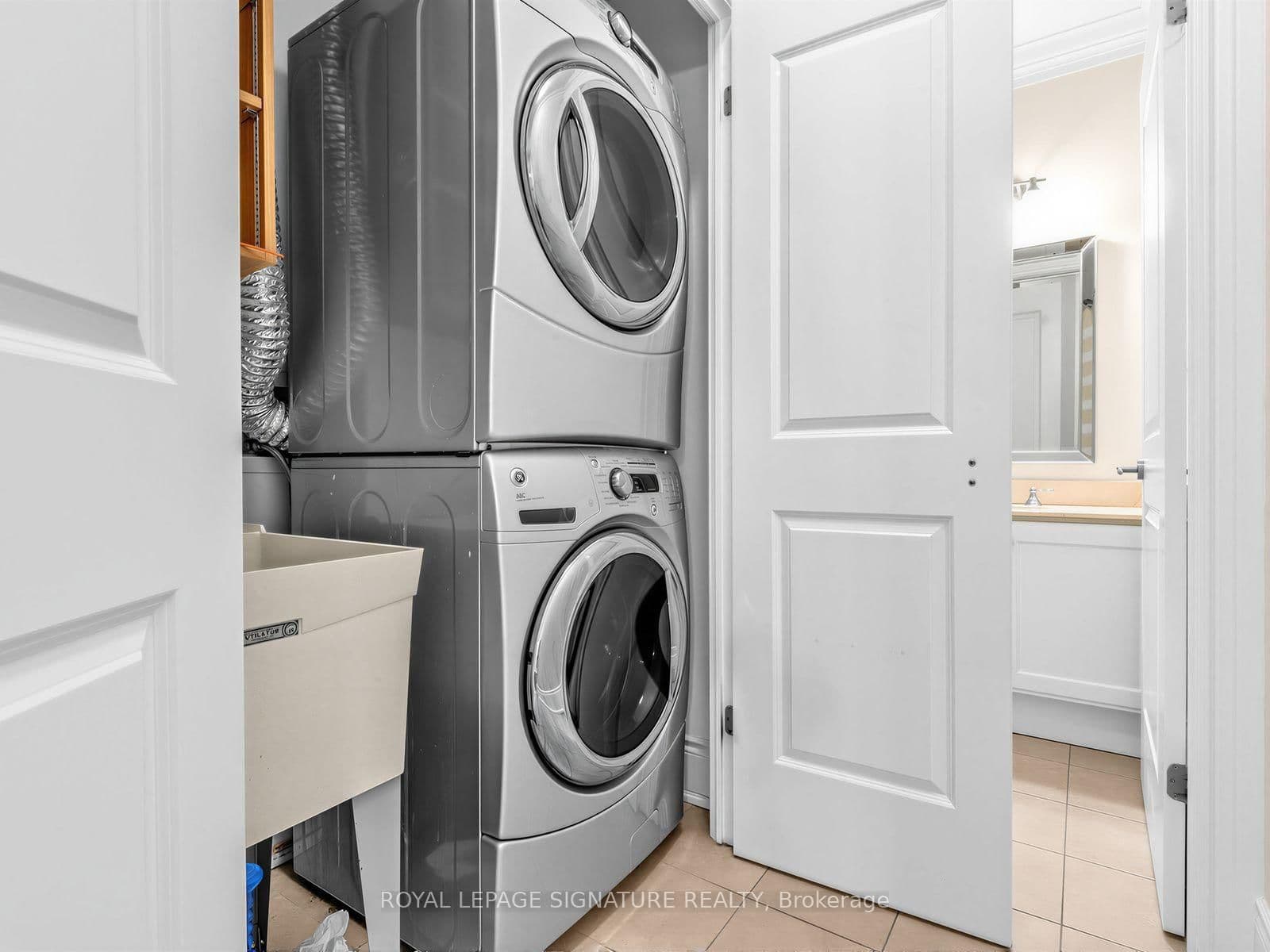 281 Woodbridge Avenue, Unit PH611 thumbnail 20