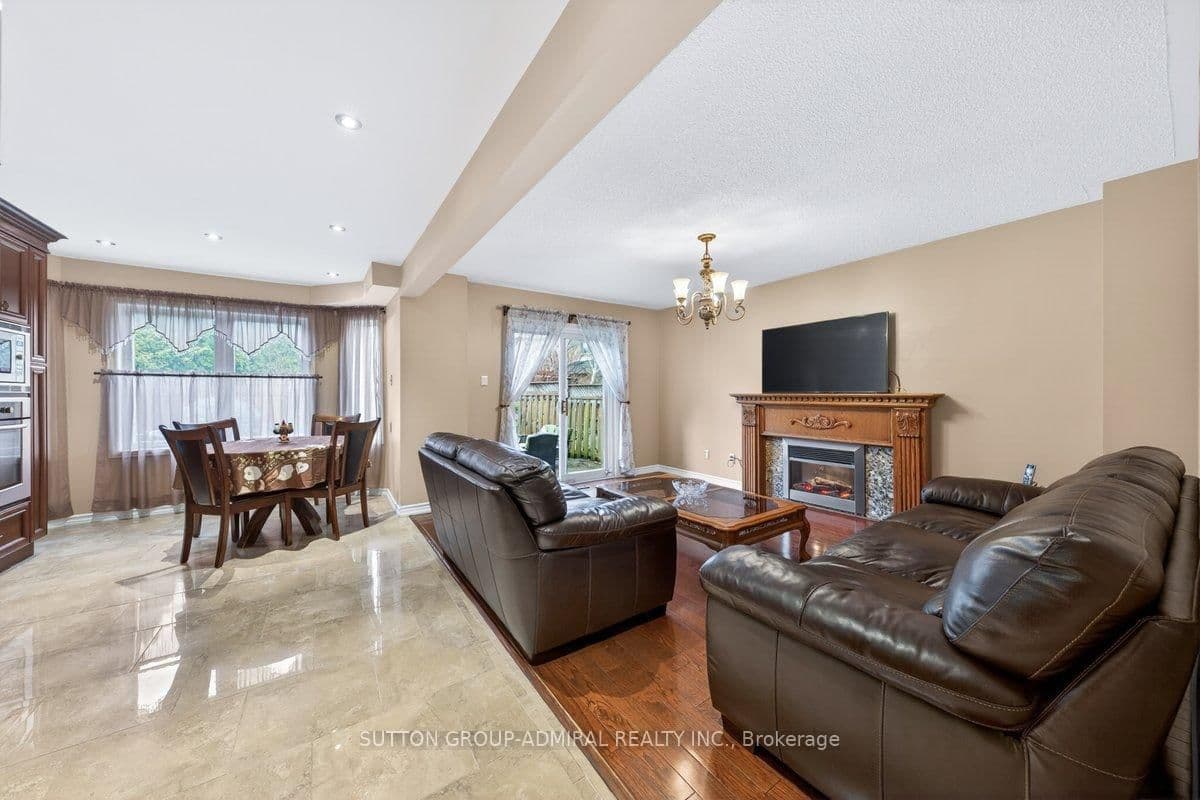 126 Redondo Drive E thumbnail 9