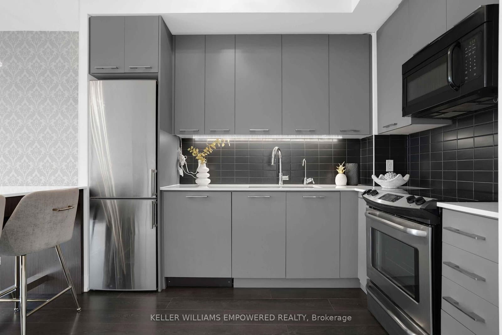 9471 Yonge Street N, Unit 811 thumbnail 19