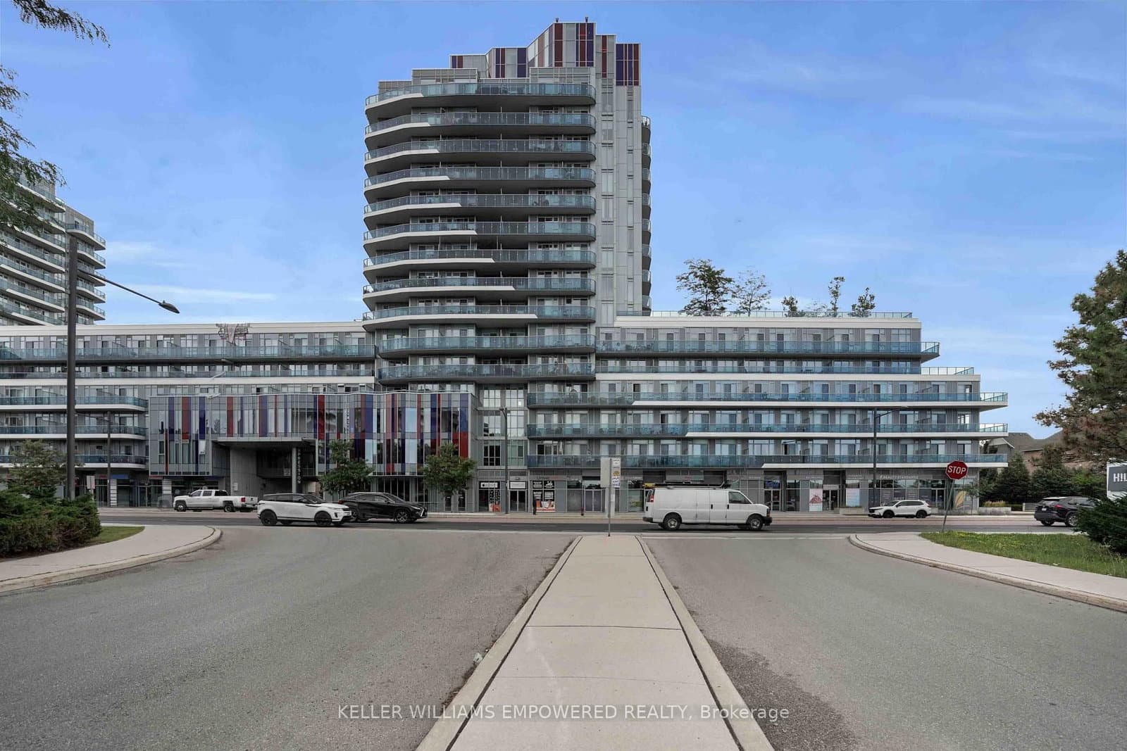 9471 Yonge Street N, Unit 811 thumbnail 2