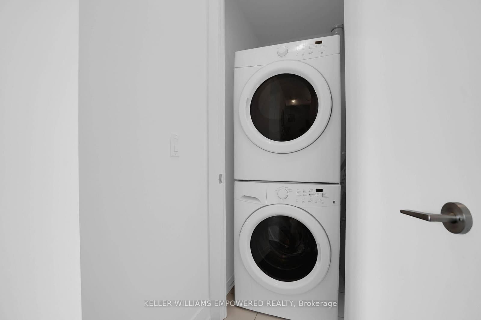 9471 Yonge Street N, Unit 811 thumbnail 28