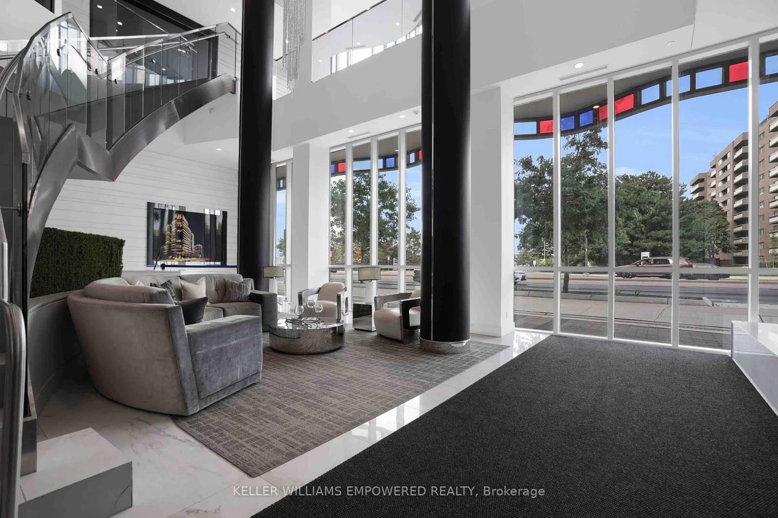 9471 Yonge Street N, Unit 811 thumbnail 4