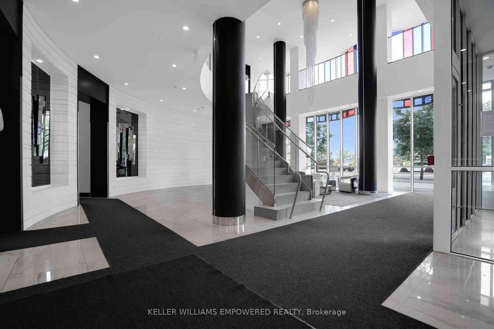 9471 Yonge Street N, Unit 811 thumbnail 5