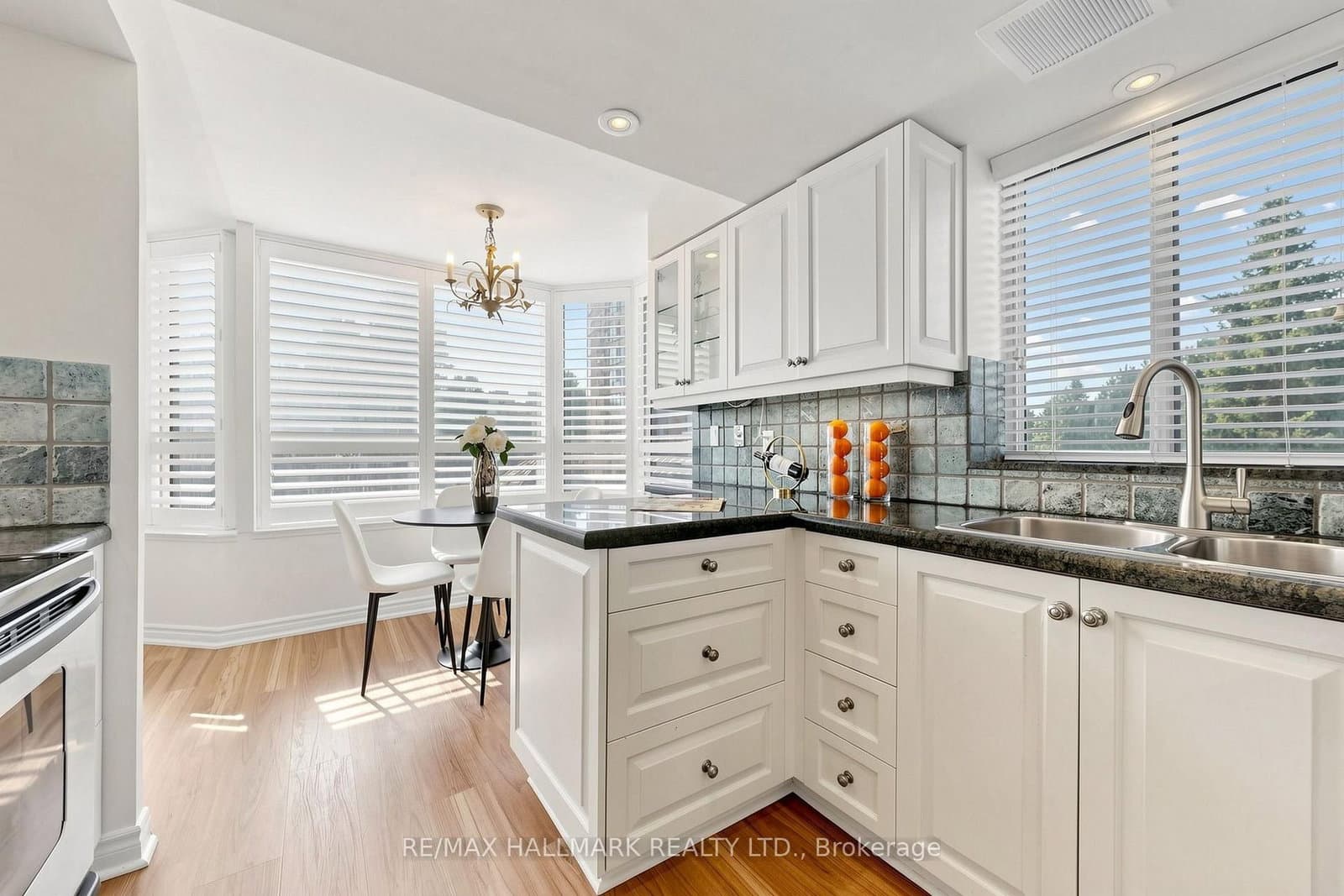 33 Weldrick Road E, Unit 210 thumbnail 22