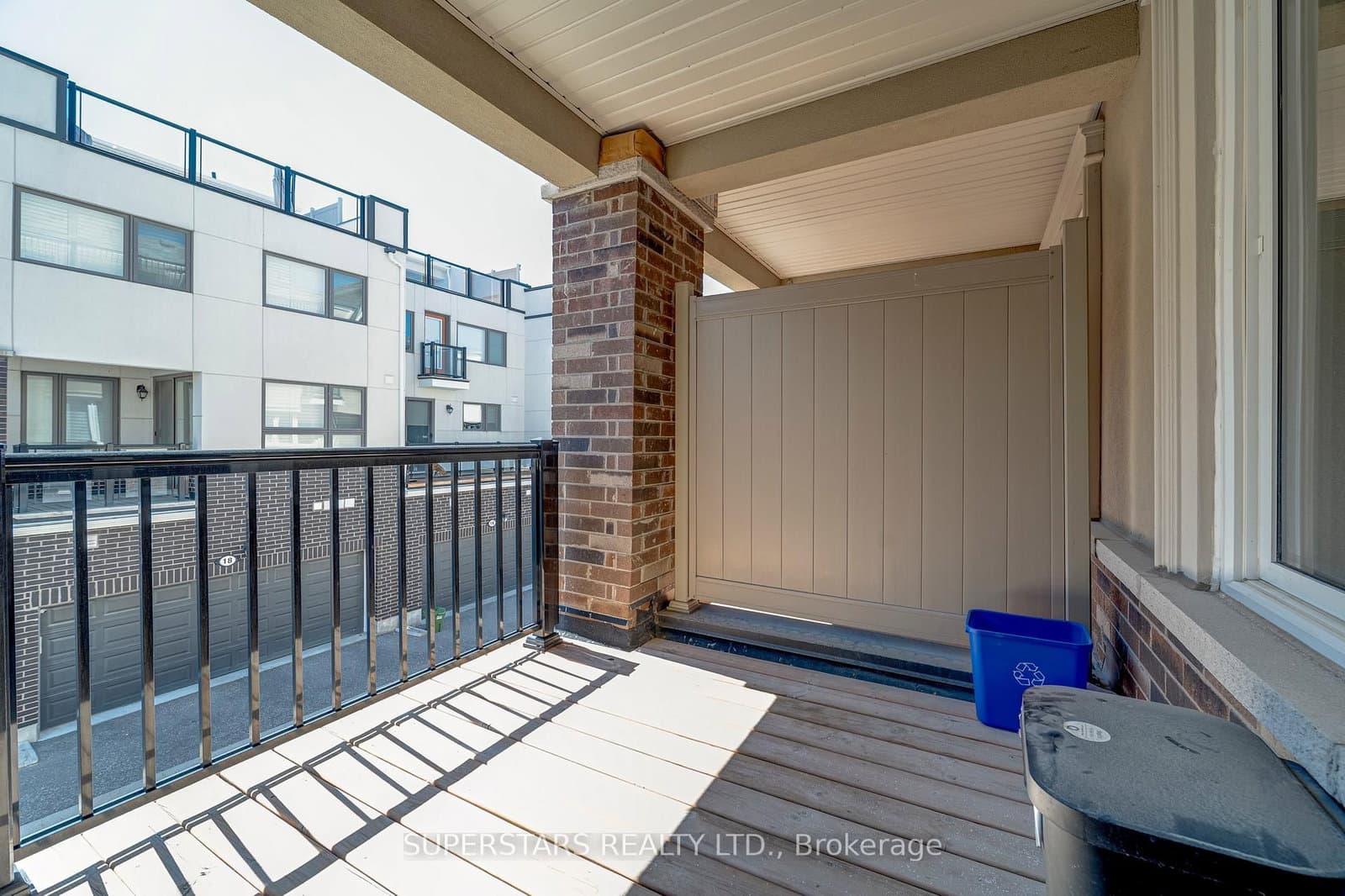241 Rustle Woods Avenue thumbnail 9