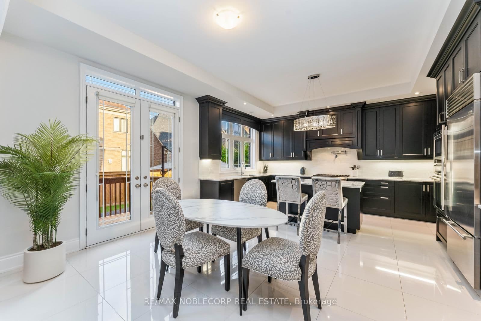 91 Woodgate Pines Drive thumbnail 10