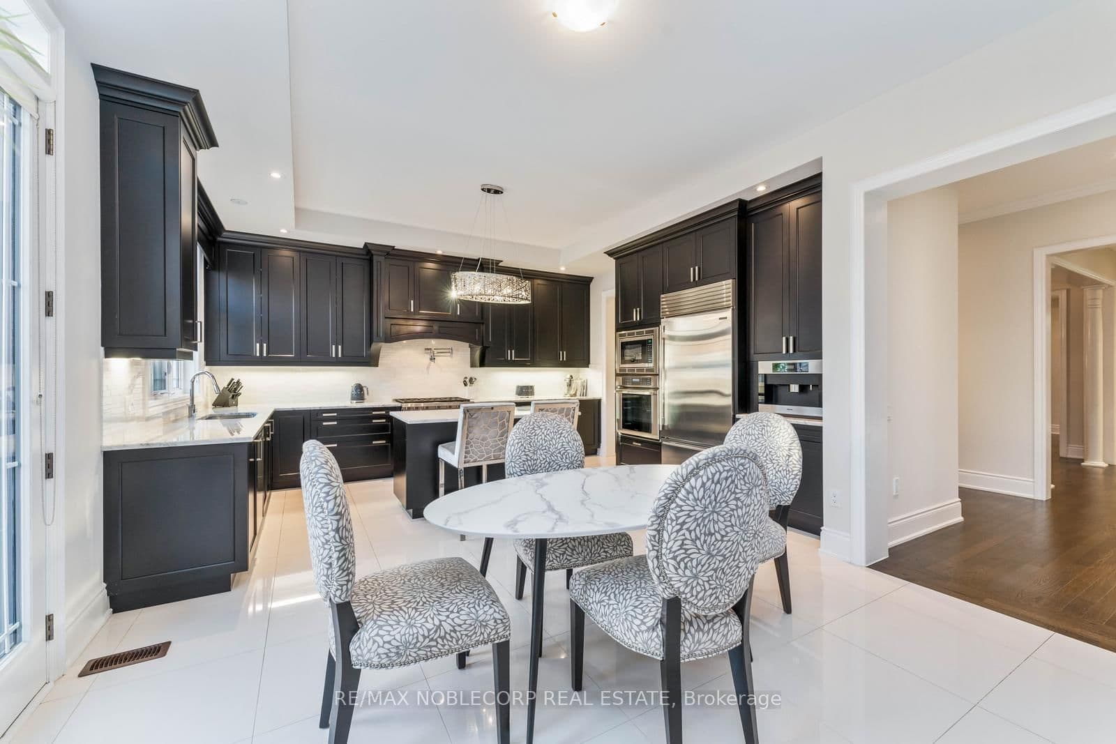 91 Woodgate Pines Drive thumbnail 11