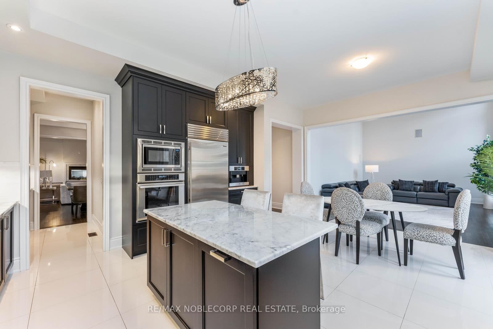 91 Woodgate Pines Drive thumbnail 12