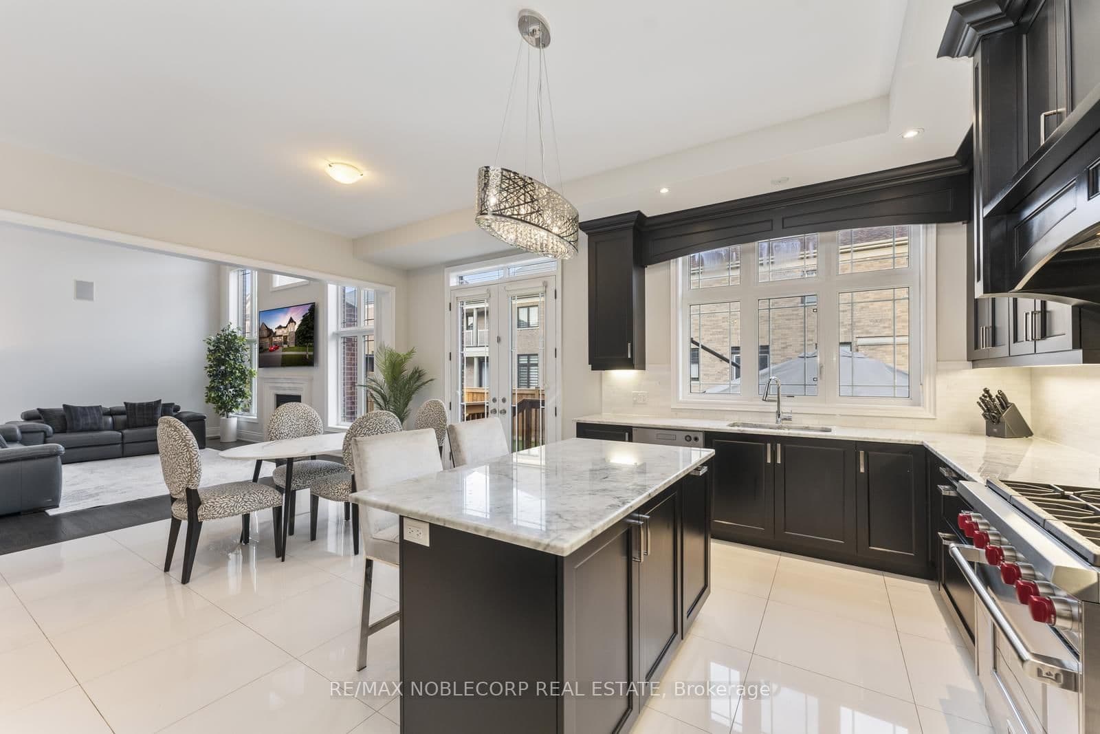 91 Woodgate Pines Drive thumbnail 13
