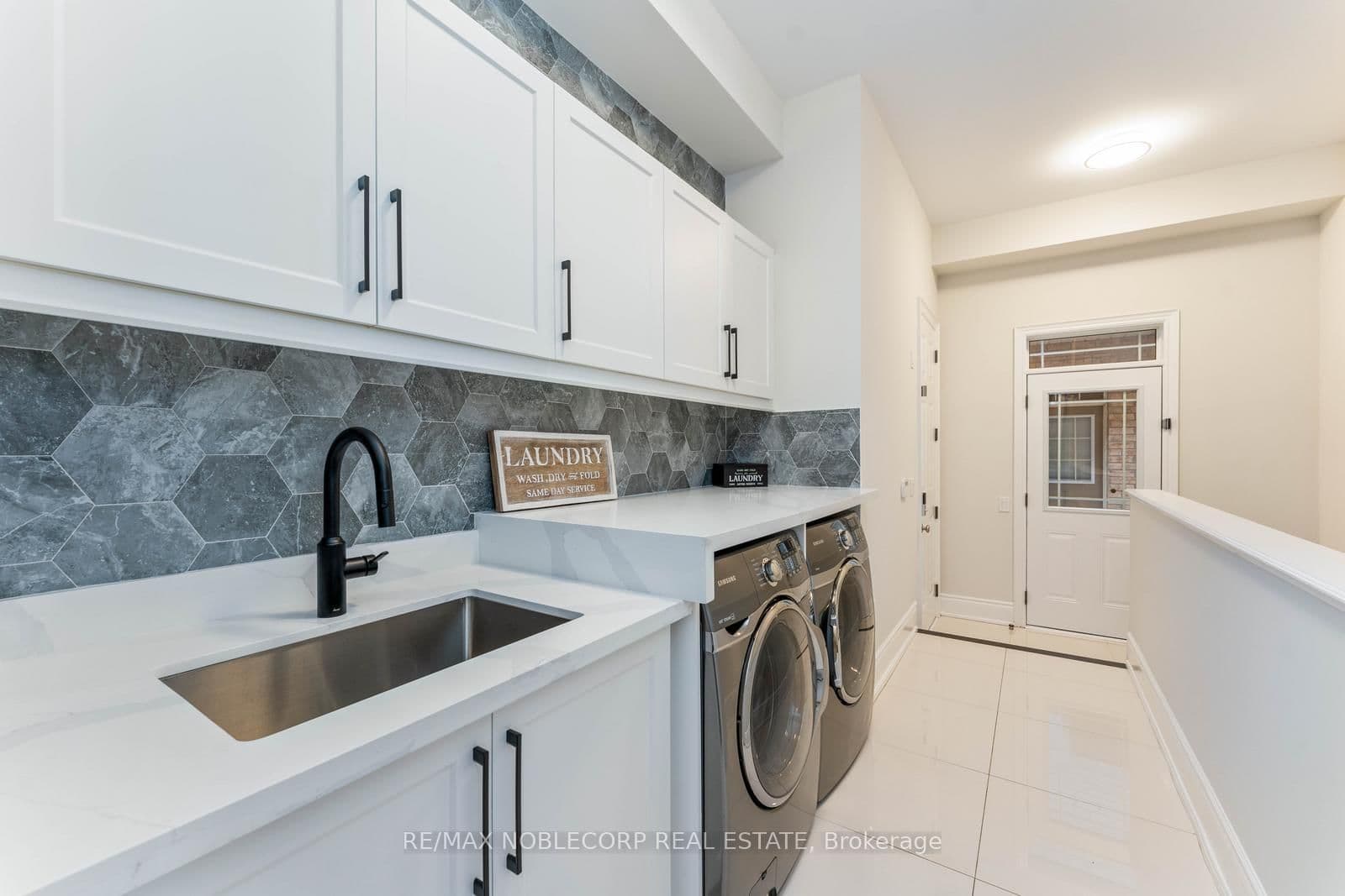 91 Woodgate Pines Drive thumbnail 18