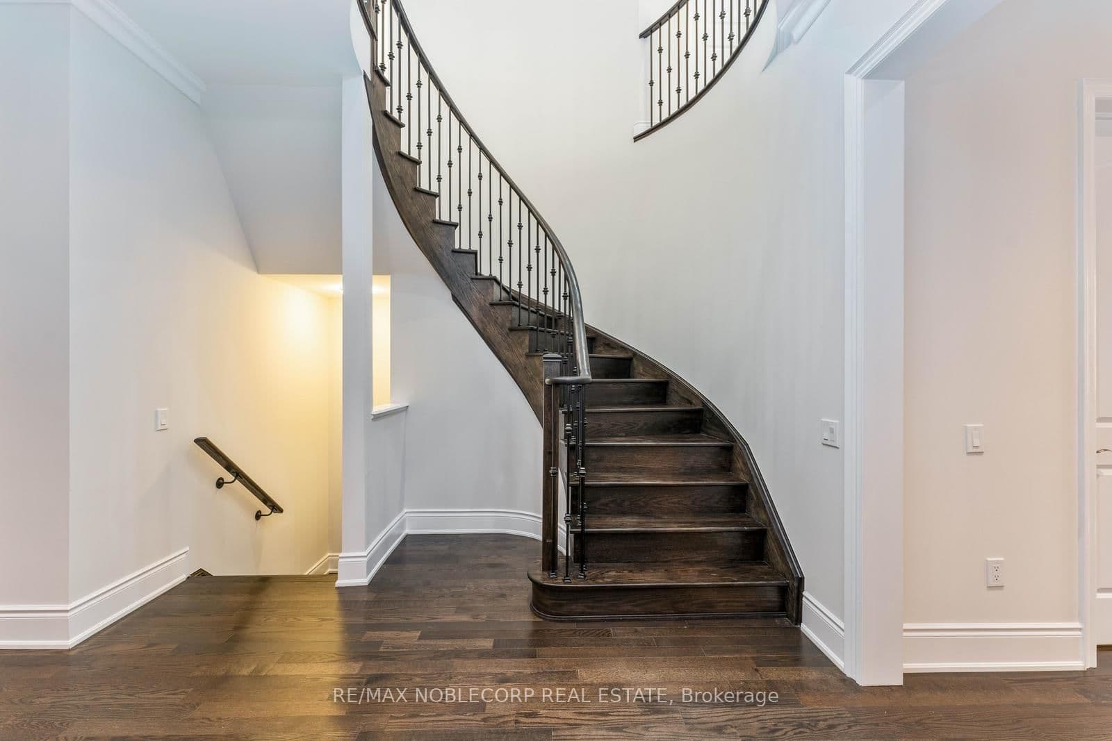 91 Woodgate Pines Drive thumbnail 19