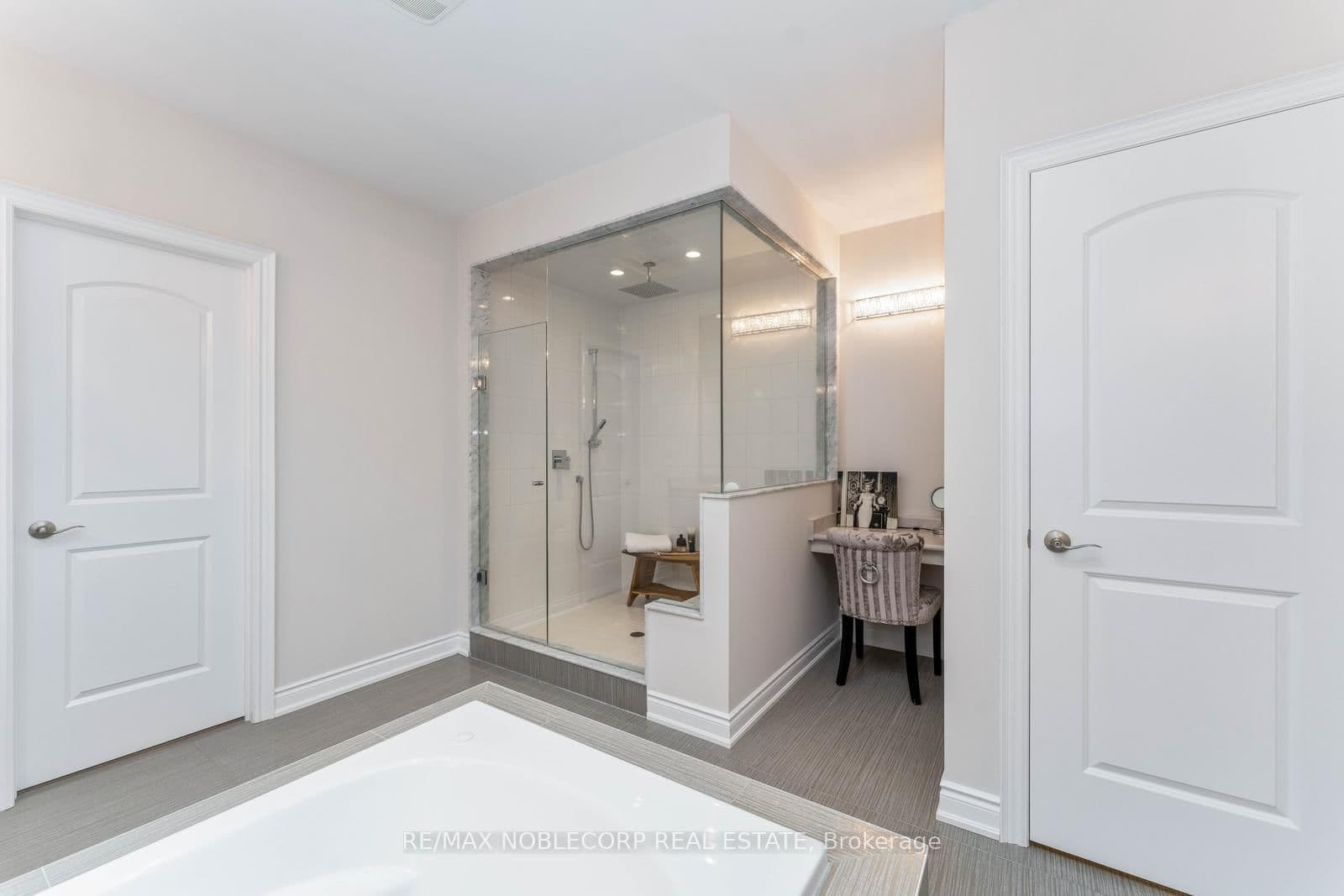 91 Woodgate Pines Drive thumbnail 24