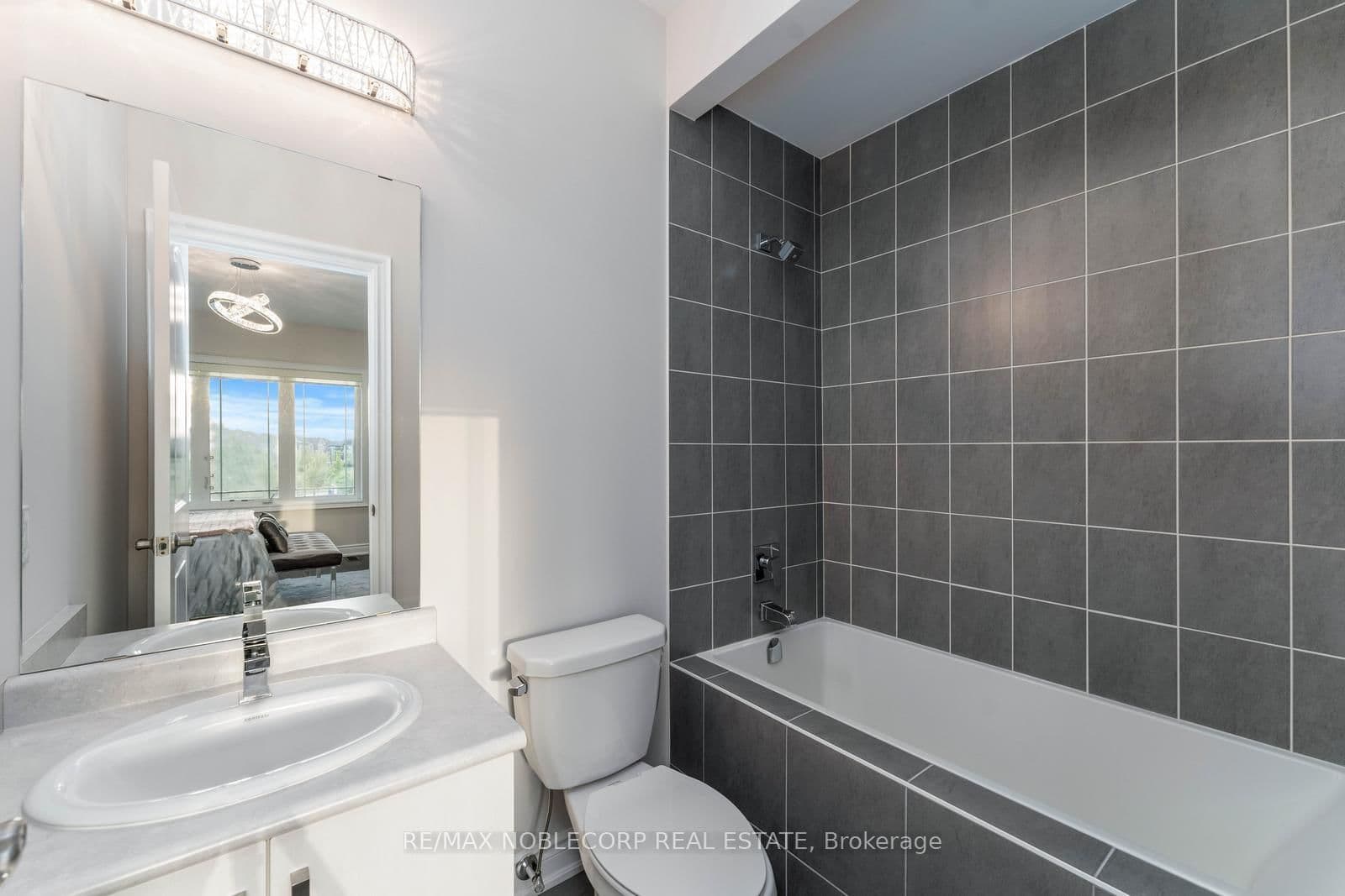 91 Woodgate Pines Drive thumbnail 29