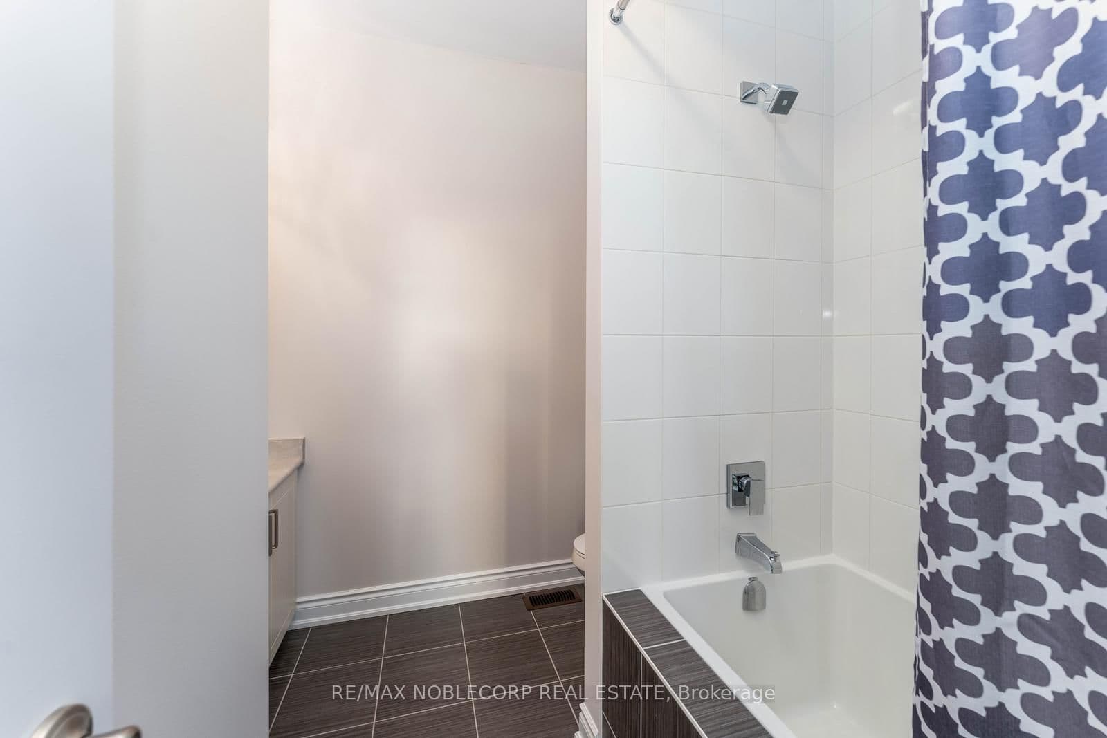91 Woodgate Pines Drive thumbnail 31
