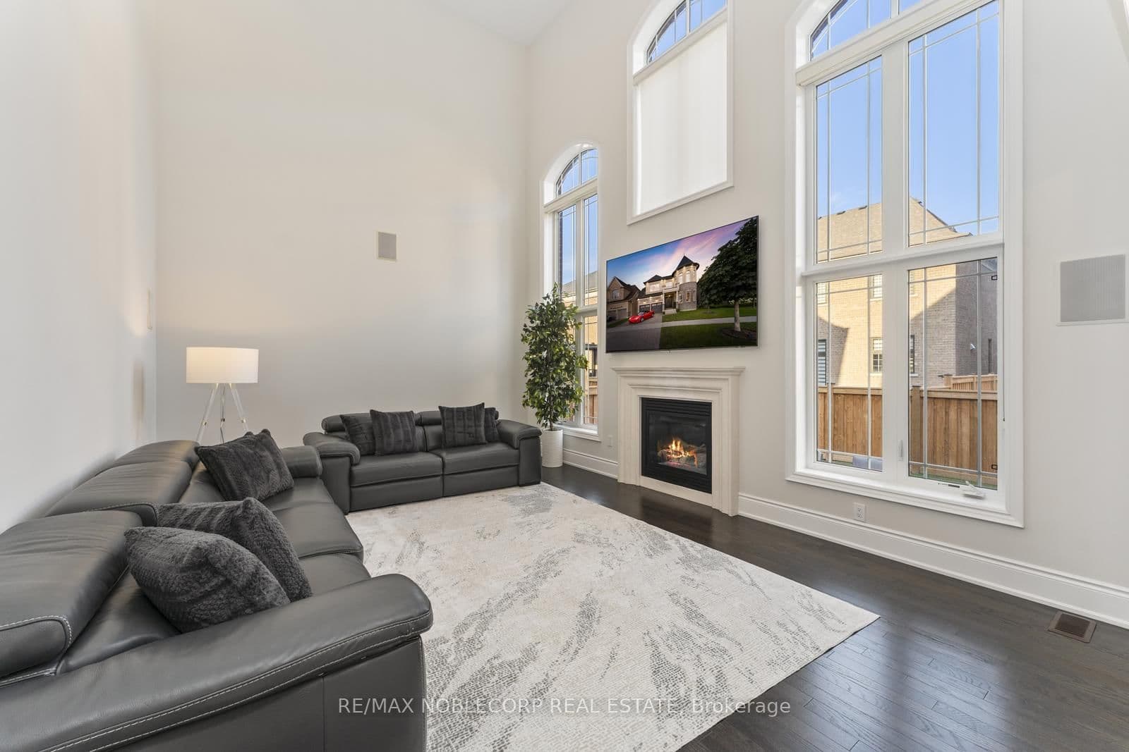 91 Woodgate Pines Drive thumbnail 8