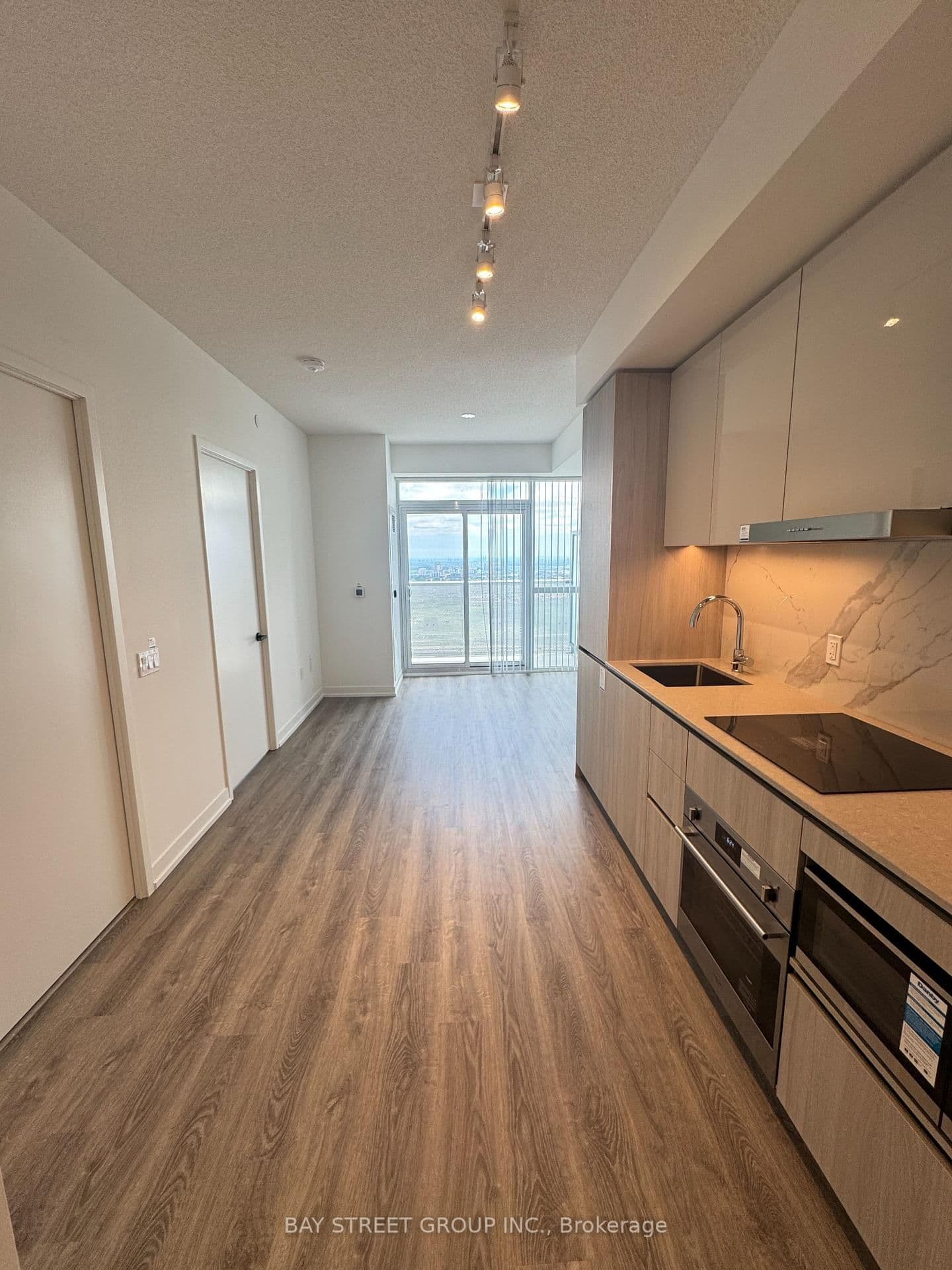 8 Interchange Way, Unit 5510 thumbnail 10