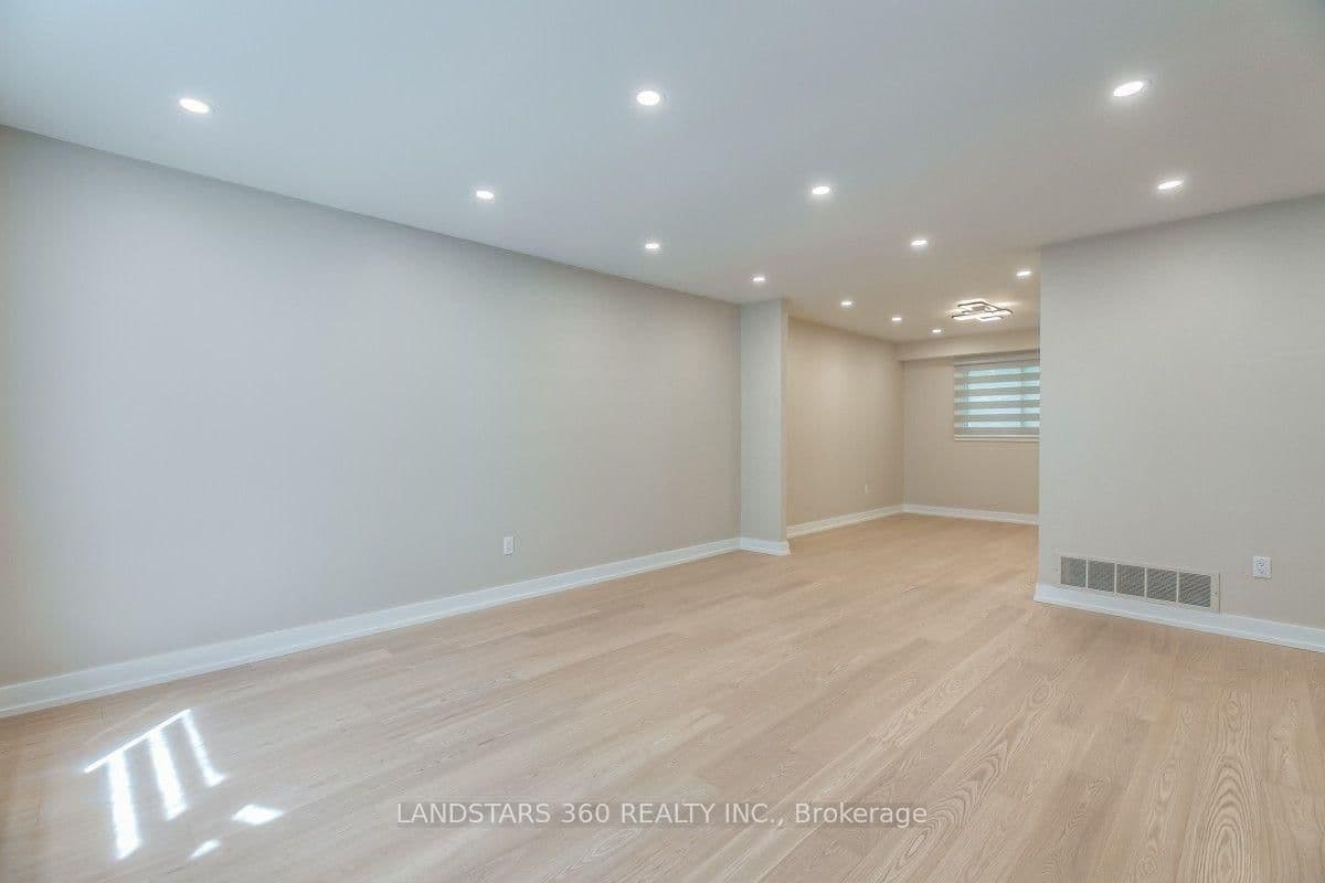 235 Yorkshire Drive thumbnail 13