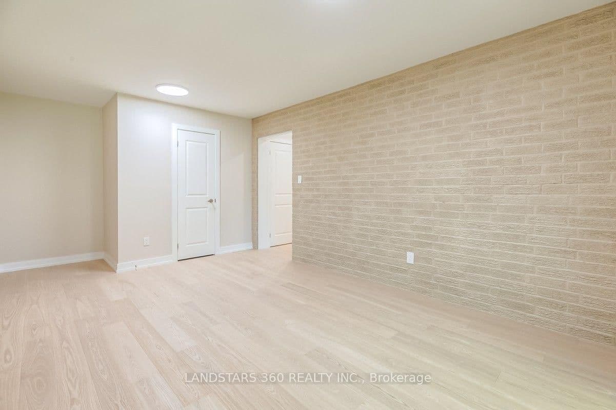 235 Yorkshire Drive thumbnail 22