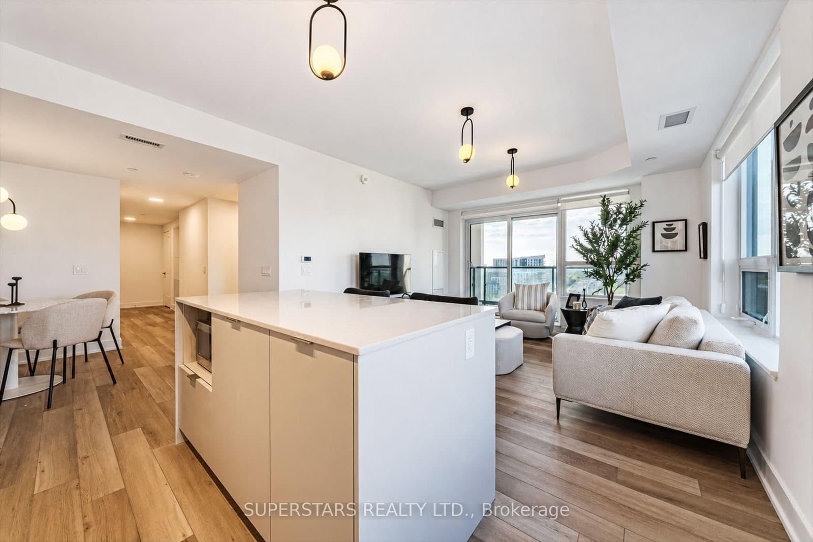 8 Cedarland Drive, Unit 1605 thumbnail 5