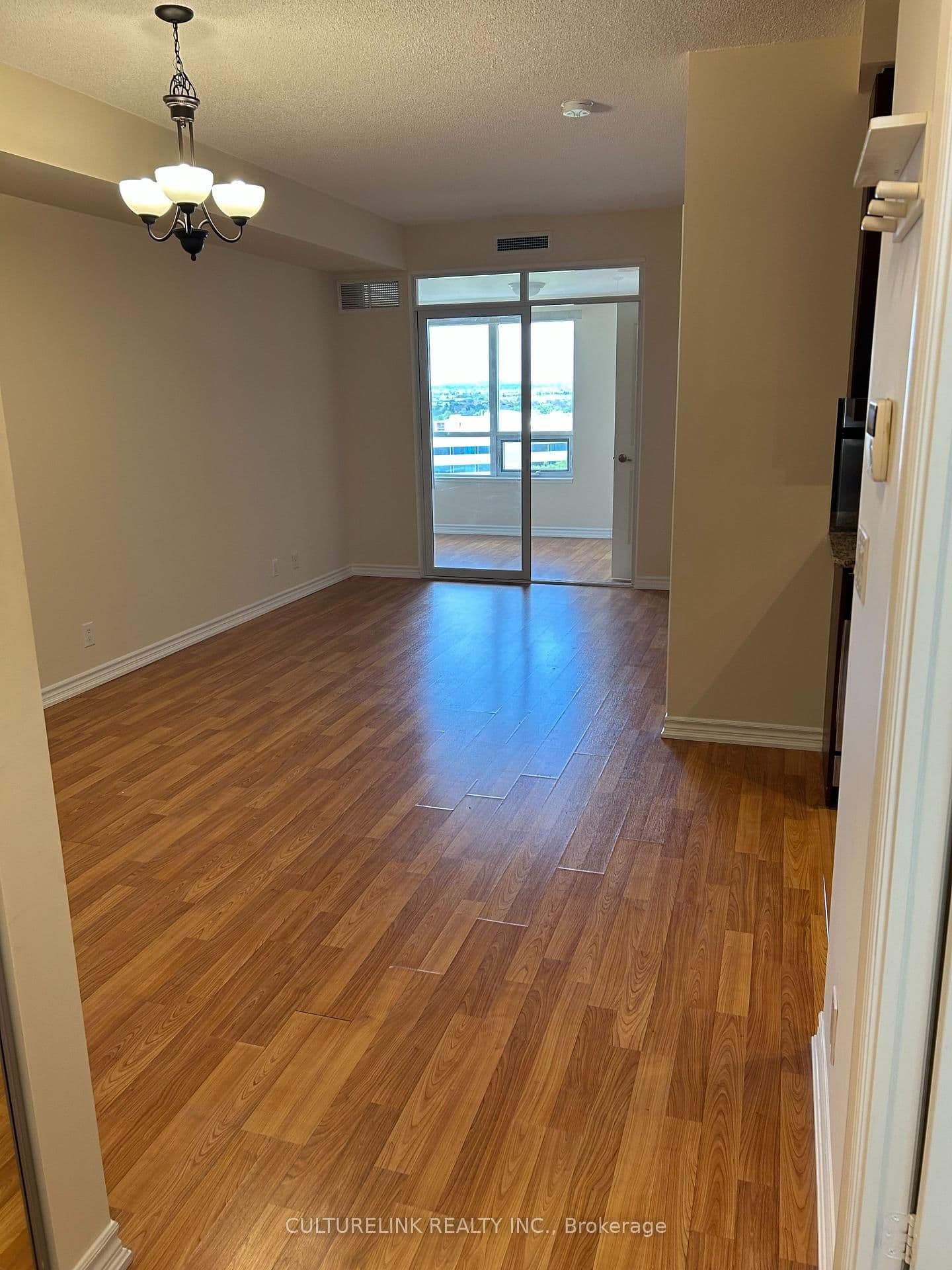 9235 Jane Street, Unit 1015 thumbnail 2