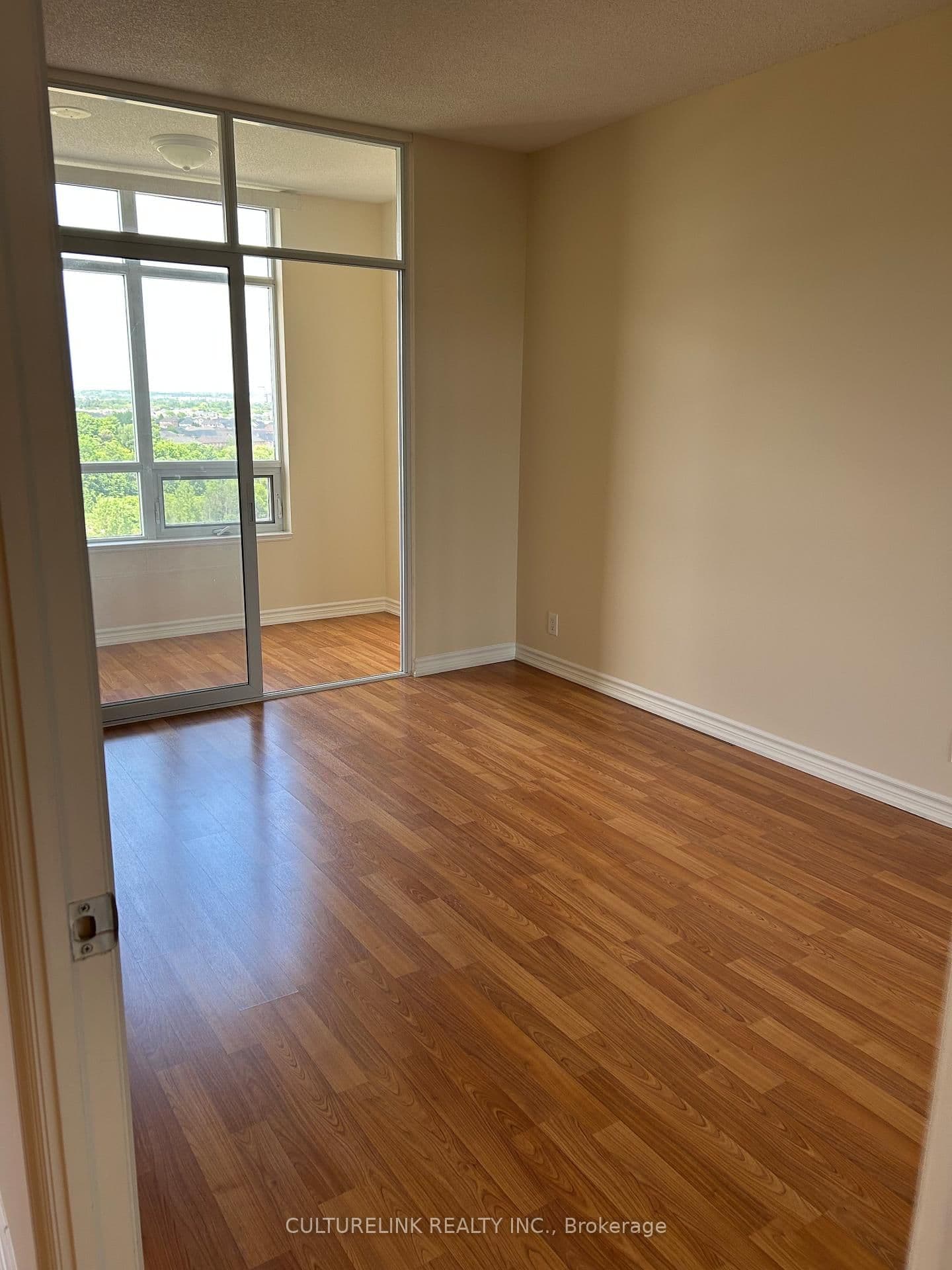 9235 Jane Street, Unit 1015 thumbnail 4