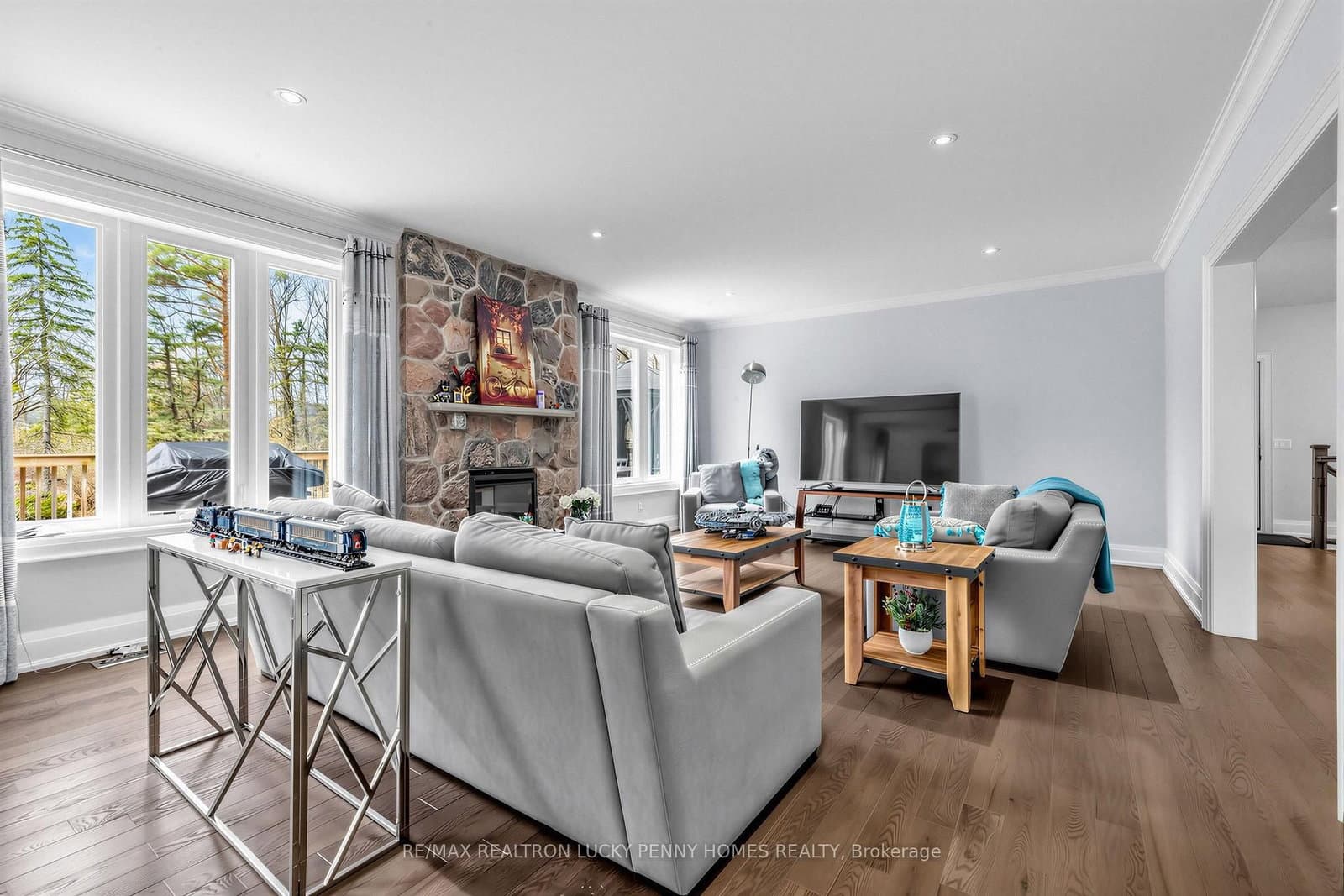 18 Walnut Glen Place thumbnail 10
