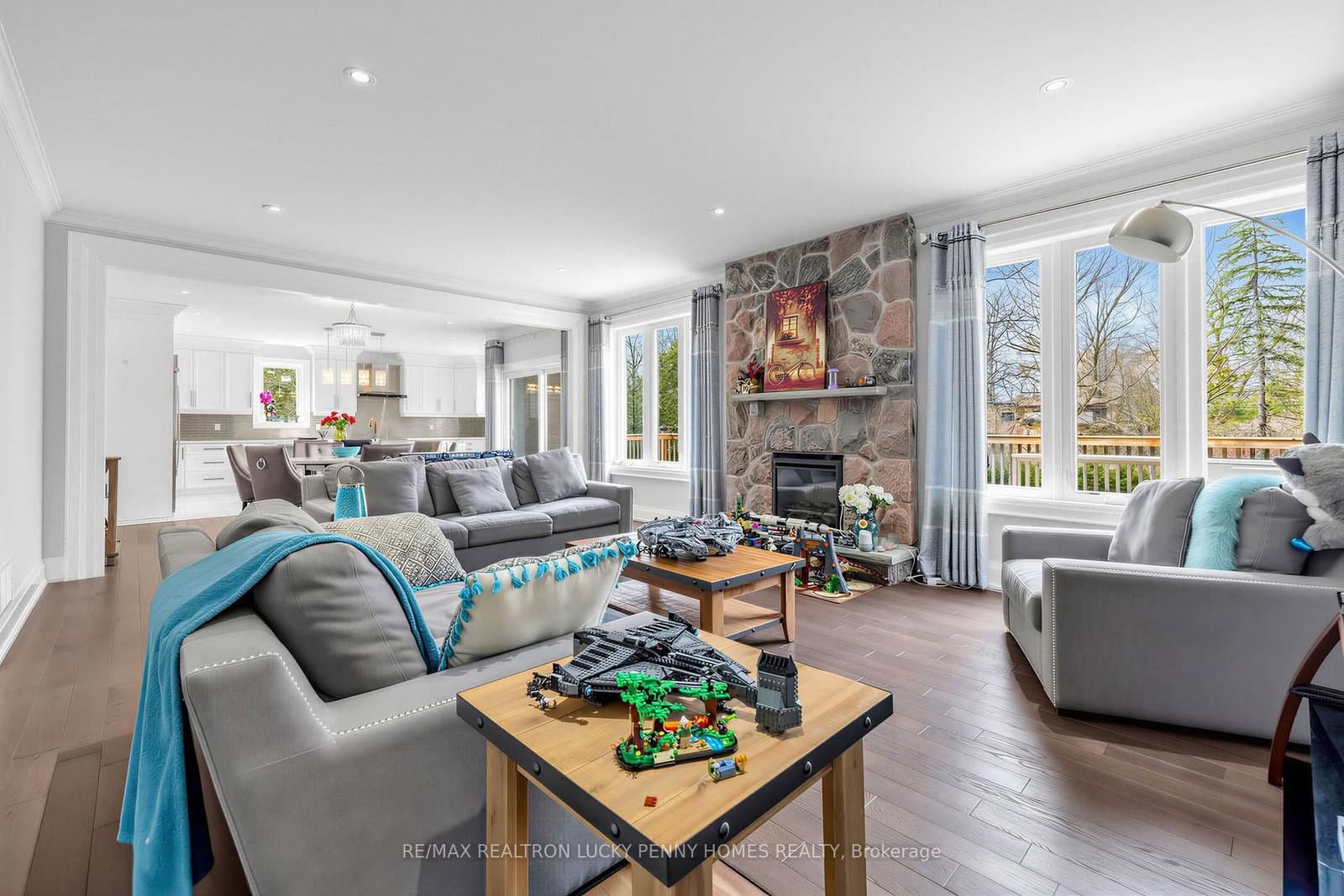 18 Walnut Glen Place thumbnail 11