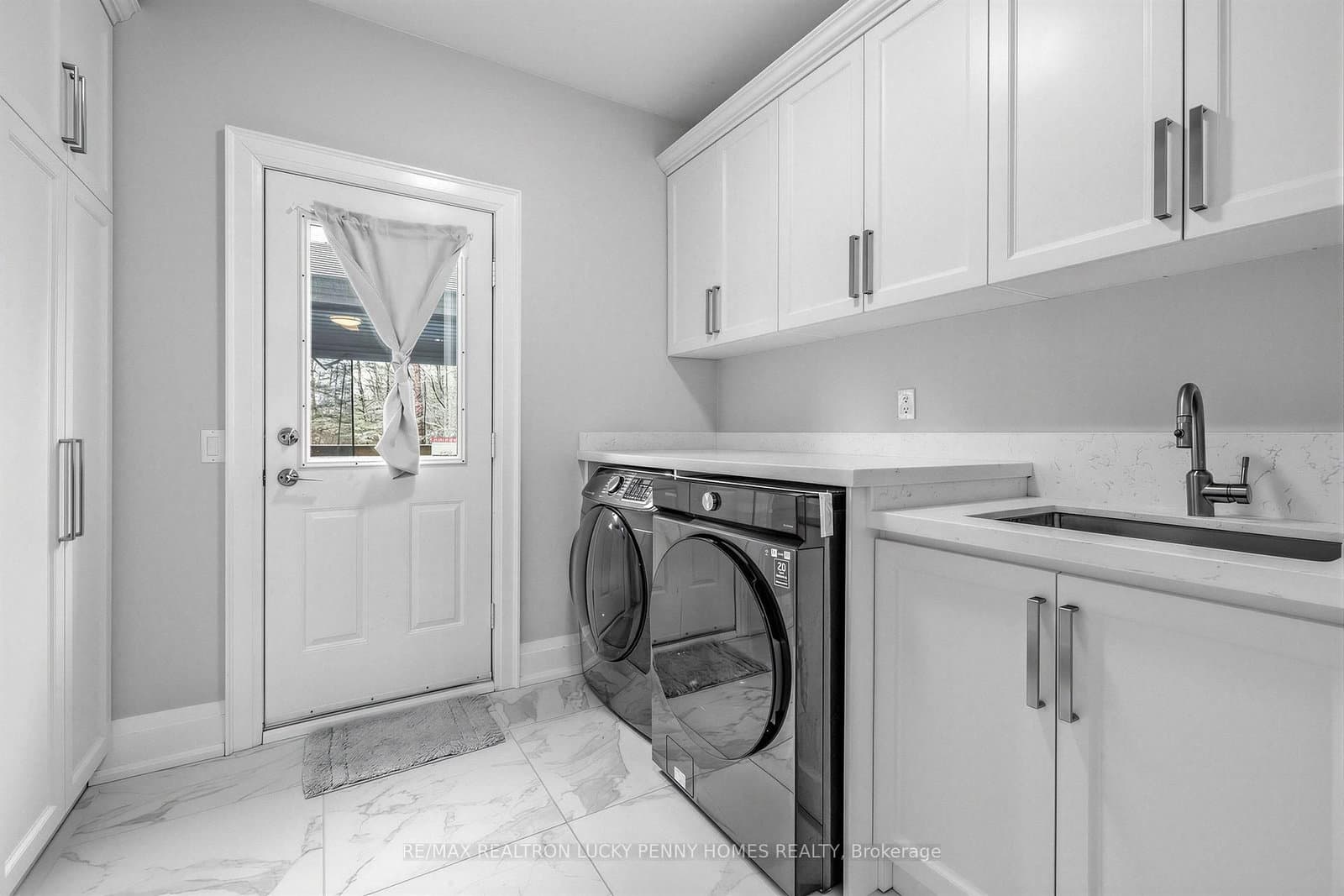 18 Walnut Glen Place thumbnail 19