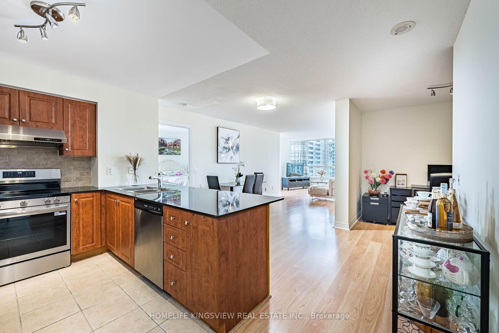 60 Disera Drive, Unit 807 thumbnail 10