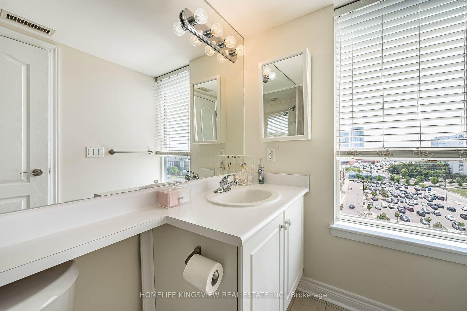 60 Disera Drive, Unit 807 thumbnail 32
