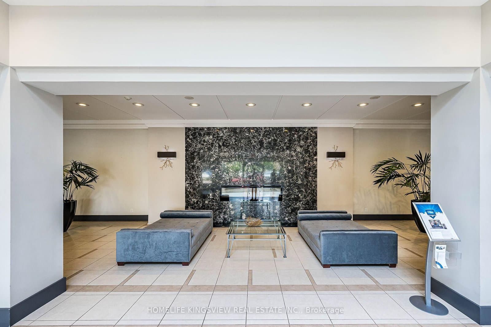 60 Disera Drive, Unit 807 thumbnail 5