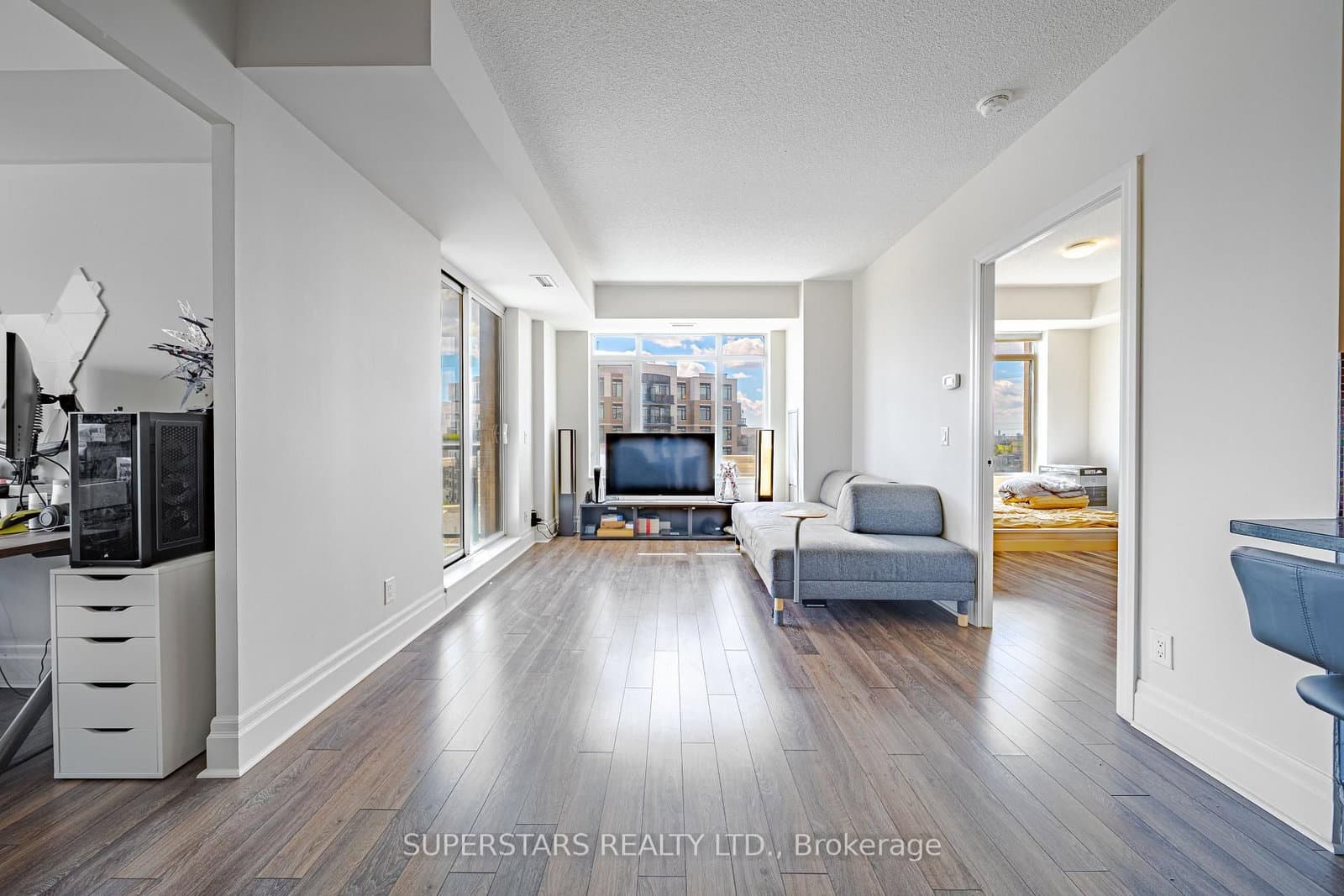 151 Upper Duke Crescent, Unit 809 thumbnail 2