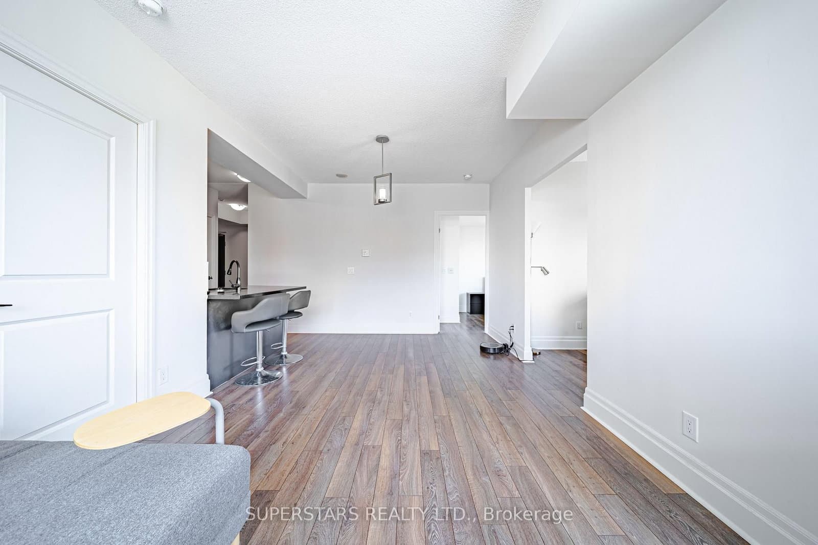 151 Upper Duke Crescent, Unit 809 thumbnail 4