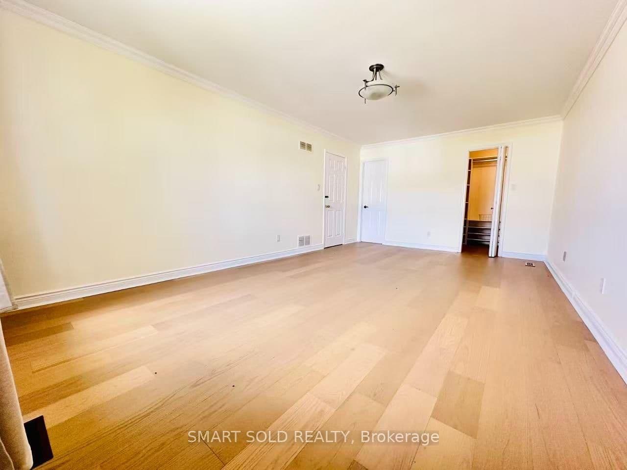 22 Hemingway Crescent, Unit Main & Upper Floor thumbnail 10