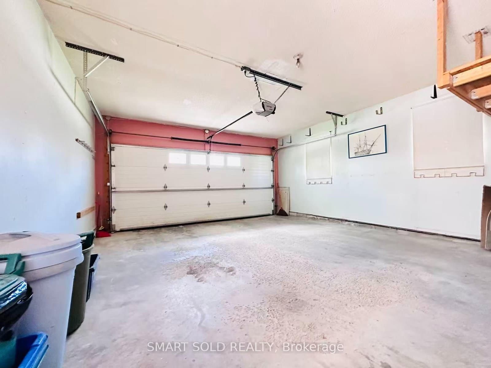 22 Hemingway Crescent, Unit Main & Upper Floor thumbnail 16