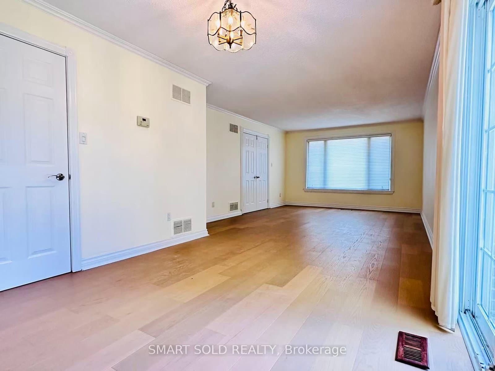 22 Hemingway Crescent, Unit Main & Upper Floor thumbnail 3