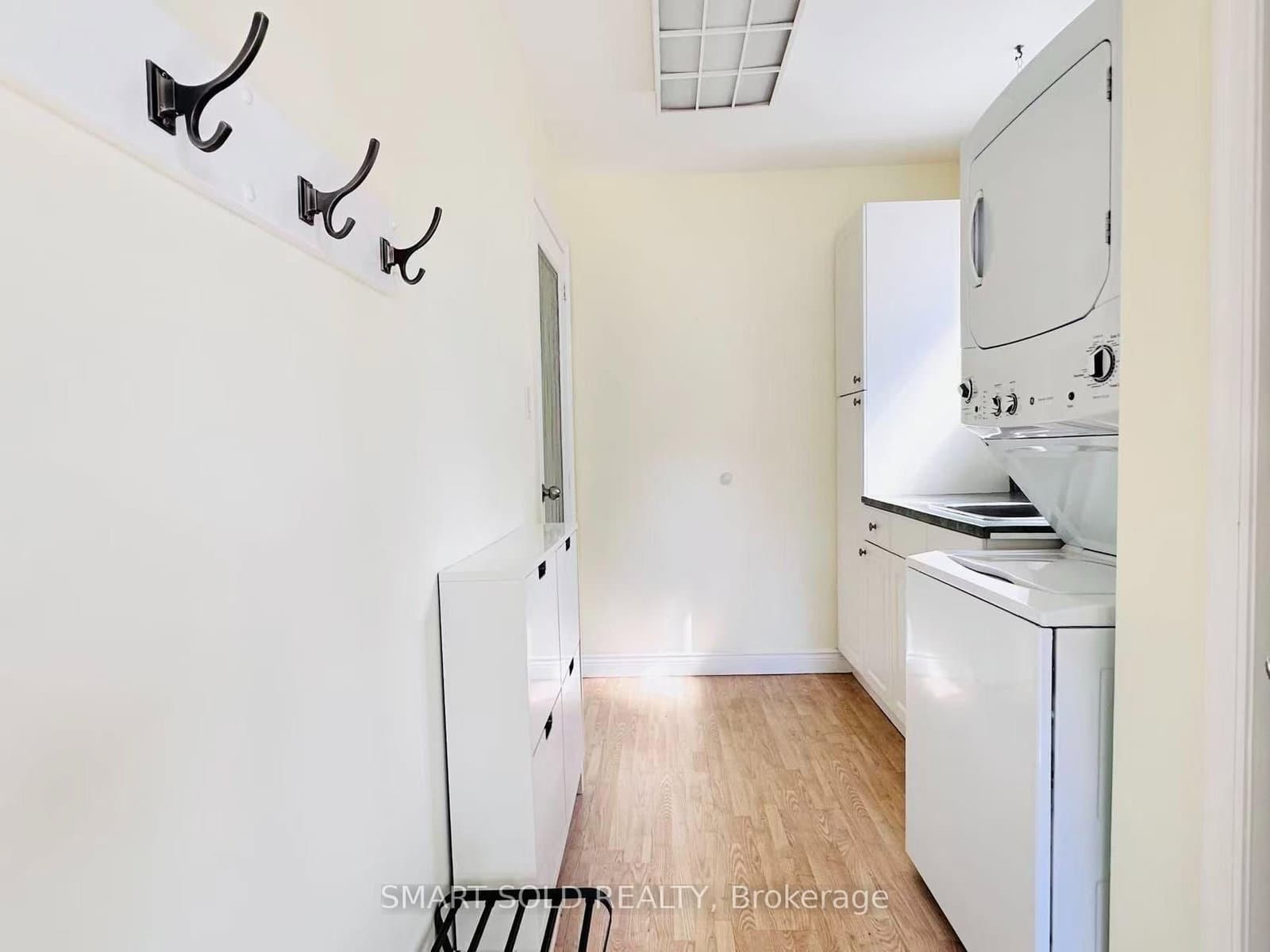 22 Hemingway Crescent, Unit Main & Upper Floor thumbnail 6