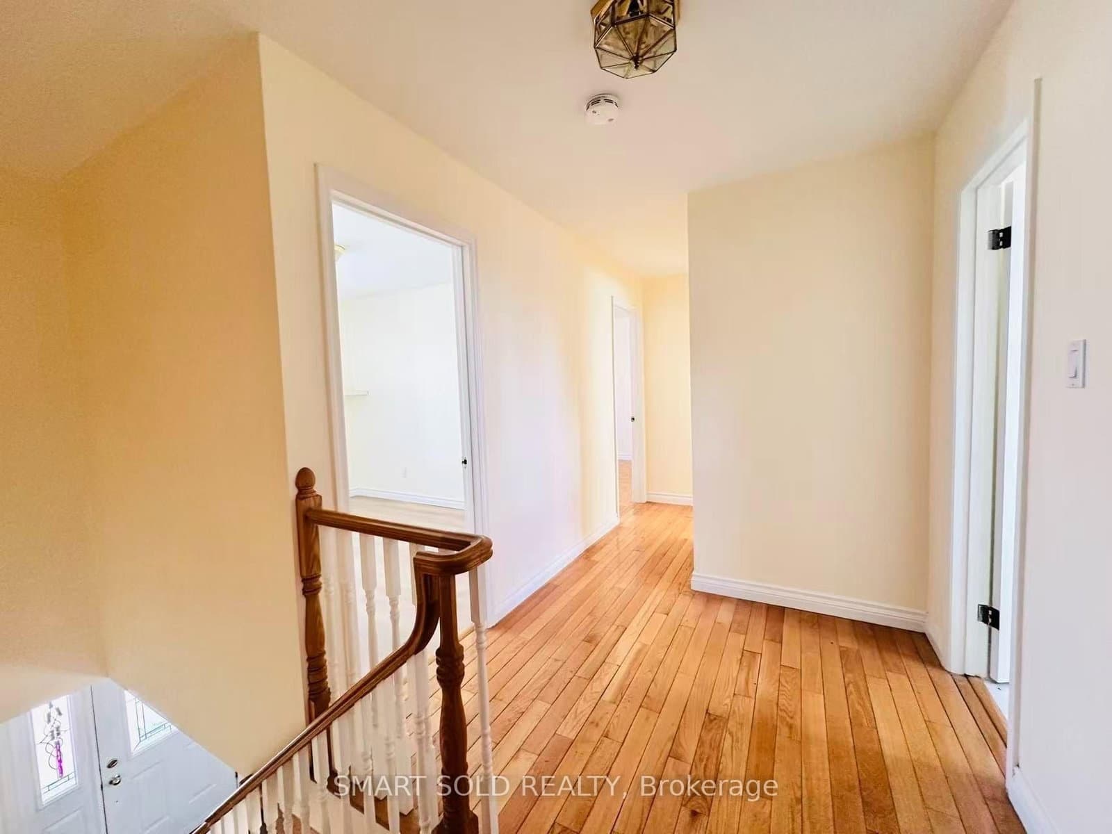 22 Hemingway Crescent, Unit Main & Upper Floor thumbnail 9
